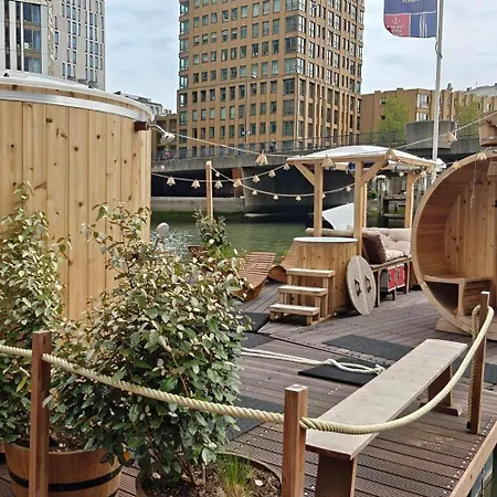 Wikkelboats At Wijnhaven *