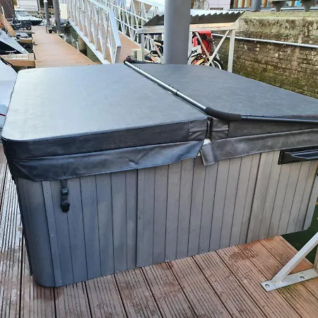 Wikkelboats At Wijnhaven Botel Rotterdam