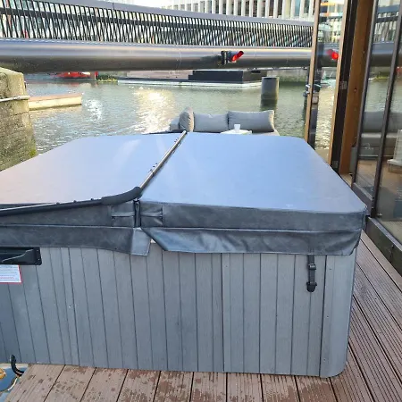 Wikkelboats At Wijnhaven