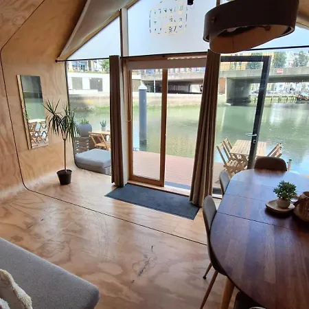 Wikkelboats At Wijnhaven Ботель *