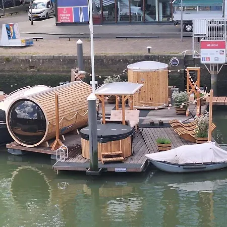 Wikkelboats At Wijnhaven 船上ホテル