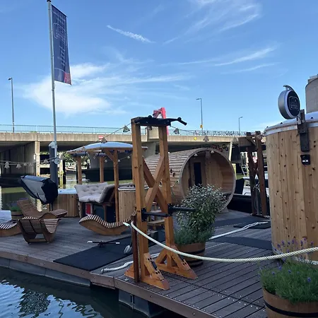 Botel Wikkelboats At Wijnhaven