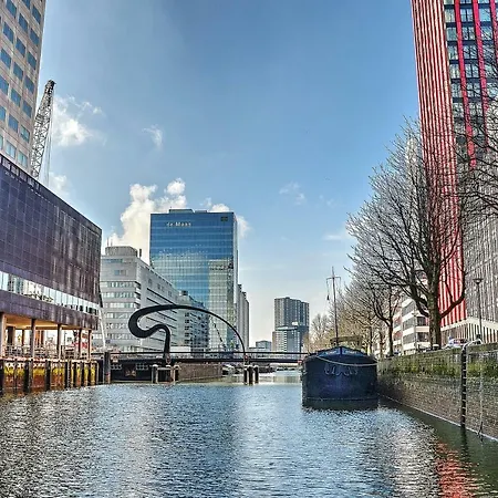 Botel Wikkelboats At Wijnhaven *