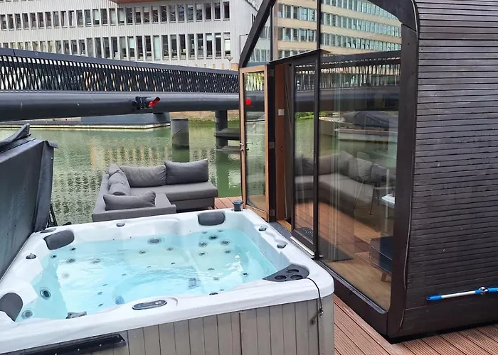 Wikkelboats At Wijnhaven Úszó hotel Rotterdam