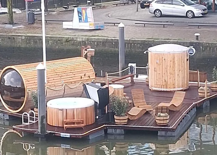 Wikkelboats At Wijnhaven Ботель *