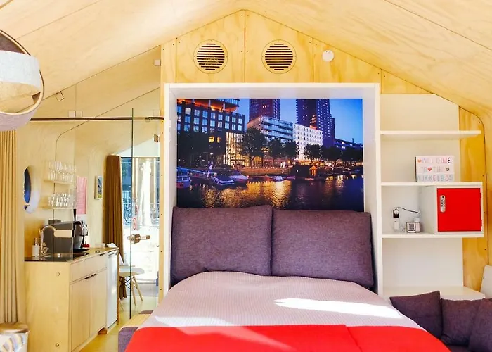 Wikkelboats At Wijnhaven Роттердам