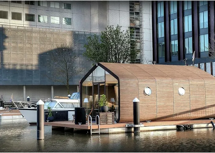 Wikkelboats At Wijnhaven Tekne