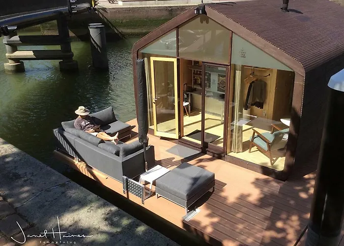 Wikkelboats At Wijnhaven *